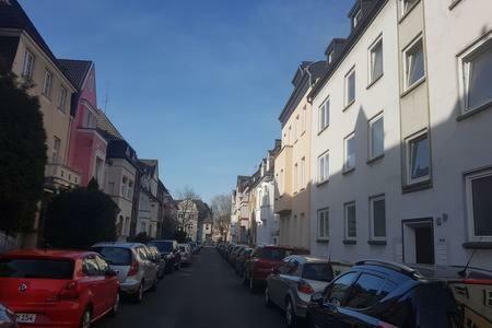 Schoene In * Essen
