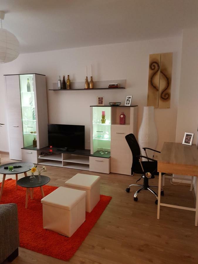 Schoene In Apartment *